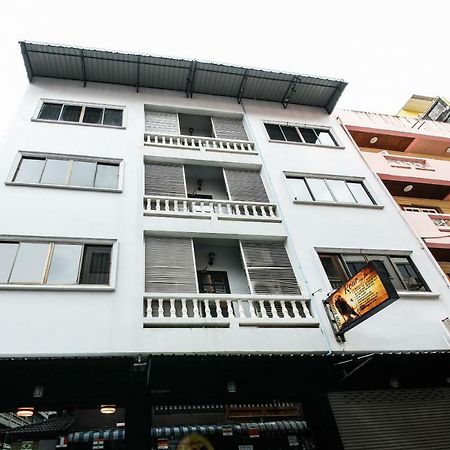 Oyo 244 Roar Inn Patong Exterior foto
