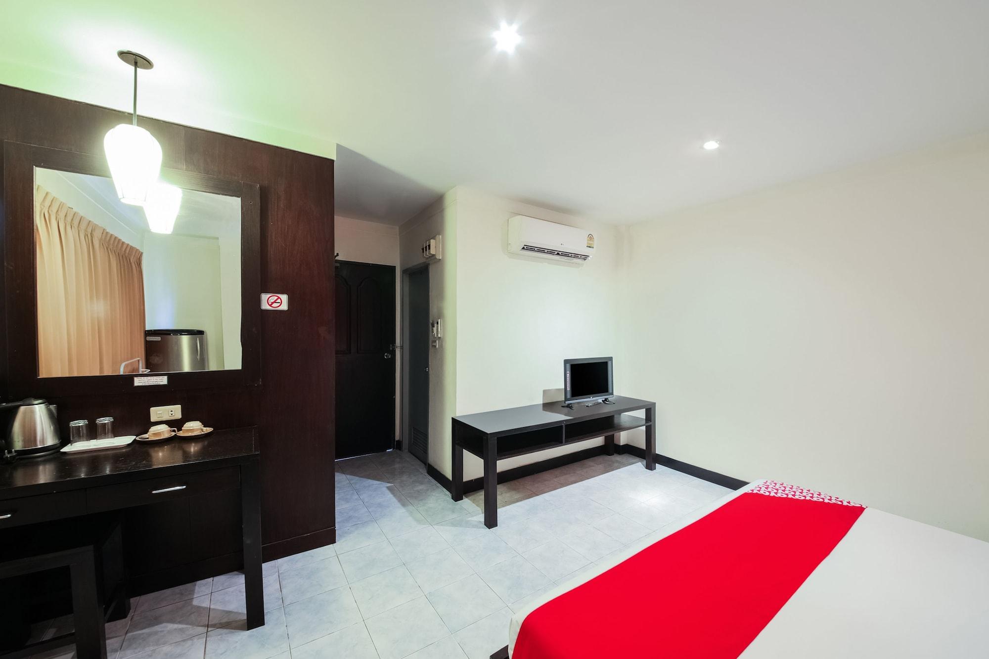 Oyo 244 Roar Inn Patong Exterior foto