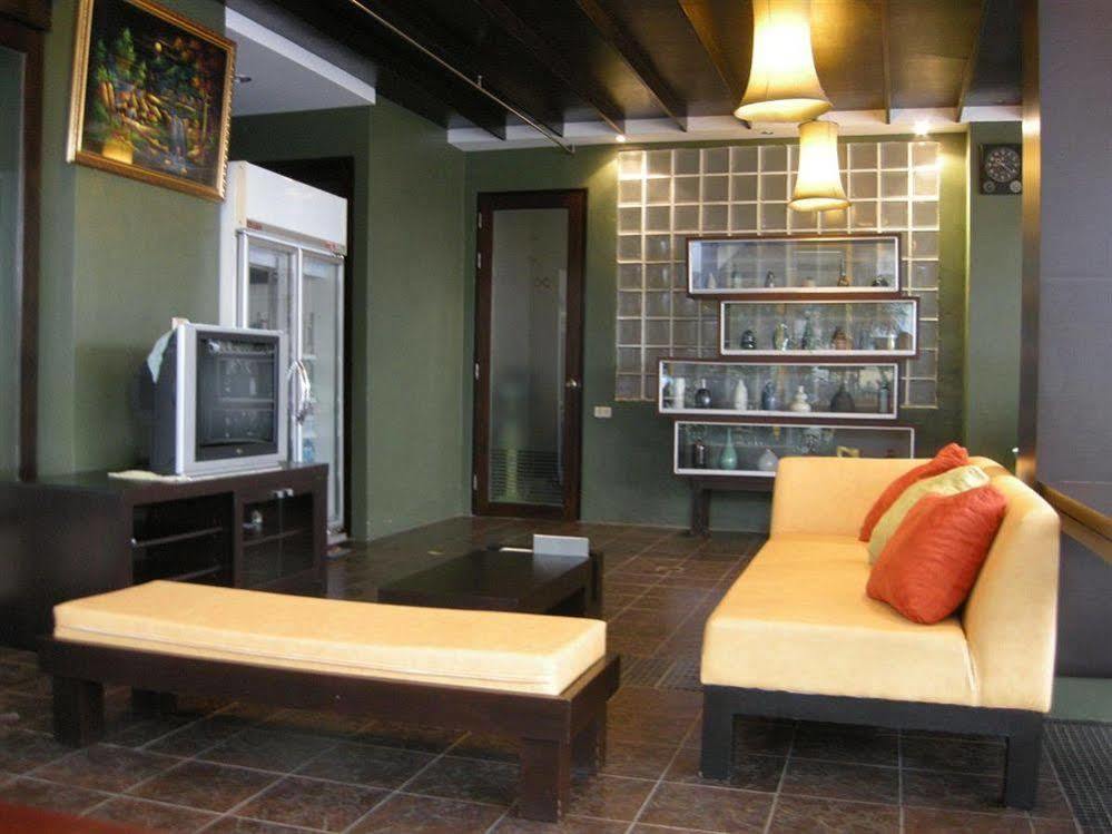 Oyo 244 Roar Inn Patong Exterior foto
